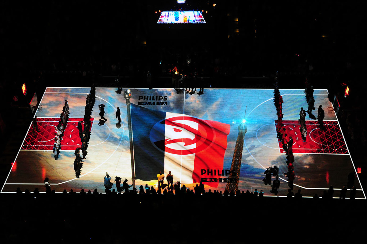 Atlanta-Hawks-Utah-Jazz-honor-Paris-victims.jpg