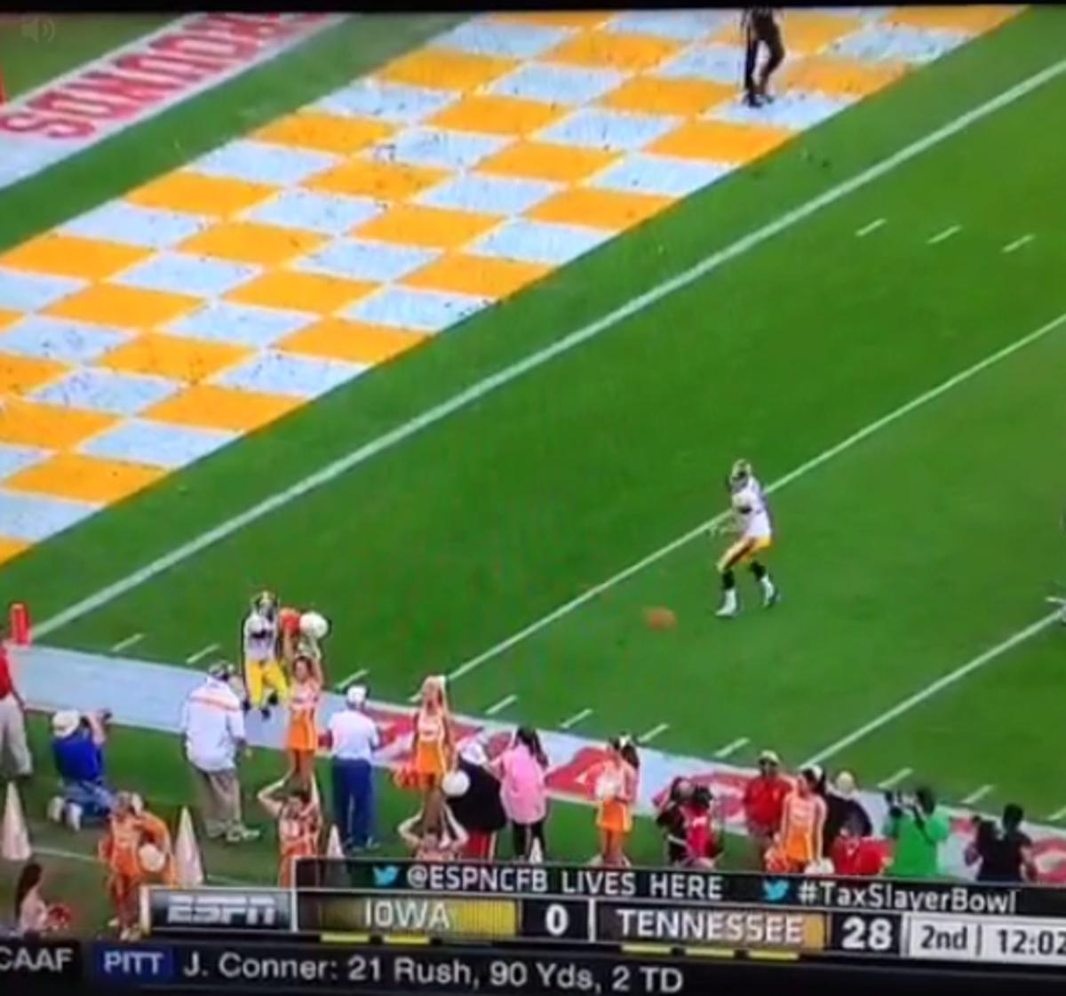 Video Iowa kick returner throws illegal forward pass during TaxSlayer