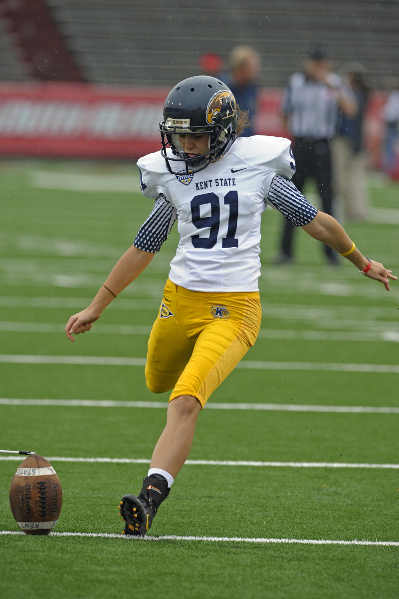 Female kicker makes extra point for Kent State Sports Illustrated