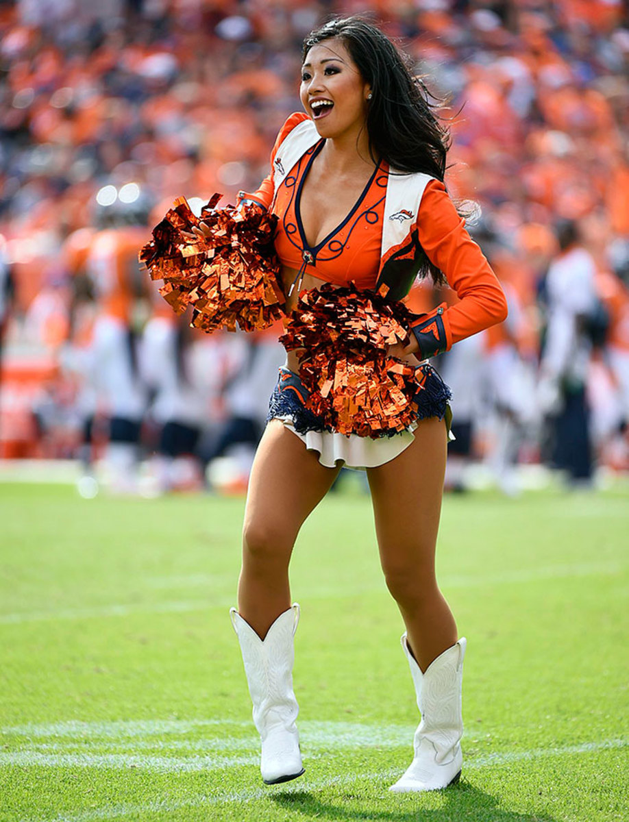 Denver-Broncos-cheerleaders-X159931_TK1_316.jpg