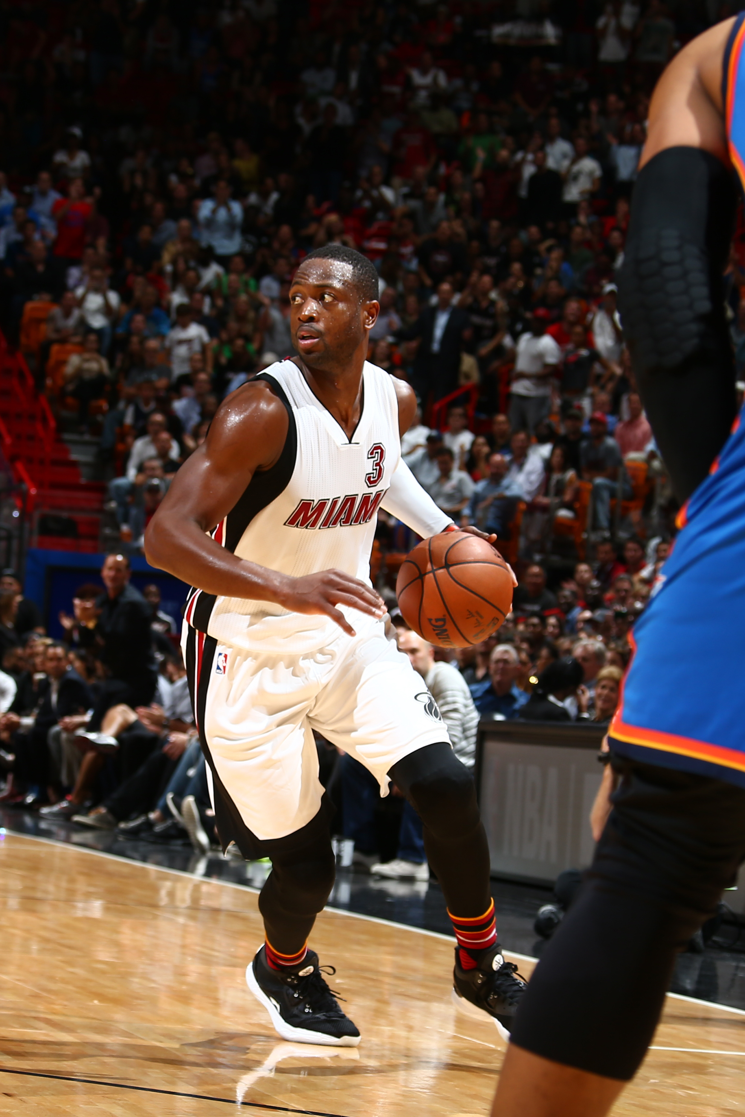 Wade's 28 lifts Miami over OKC in wild game, 97-95 - Sports Illustrated