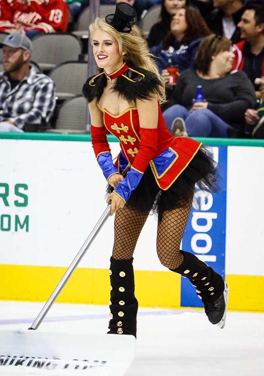 Dallas-Stars-Ice-Girls-CEY141031119_DUCKS_AT_STARS.jpg