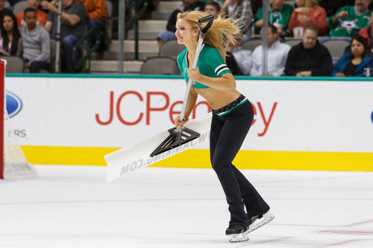 Dallas-Stars-Ice-Girls-CEY140929489_PanthersAtStars.jpg