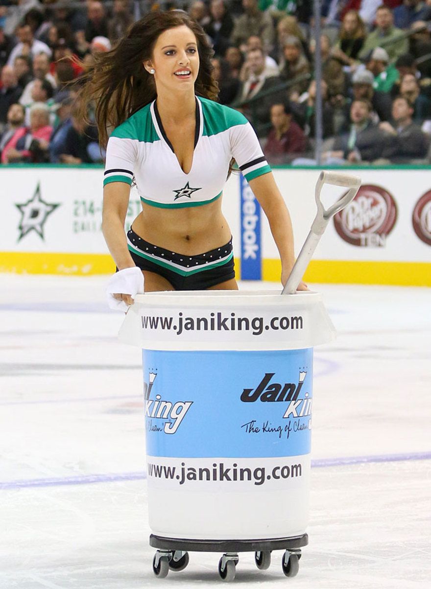 Dallas-Stars-Ice-Girls-CEY141118122_HURRICANES_AT_STARS.jpg