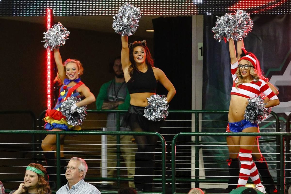 Dallas-Stars-Ice-Girls-CEY1410311294_DUCKS_AT_STARS.jpg