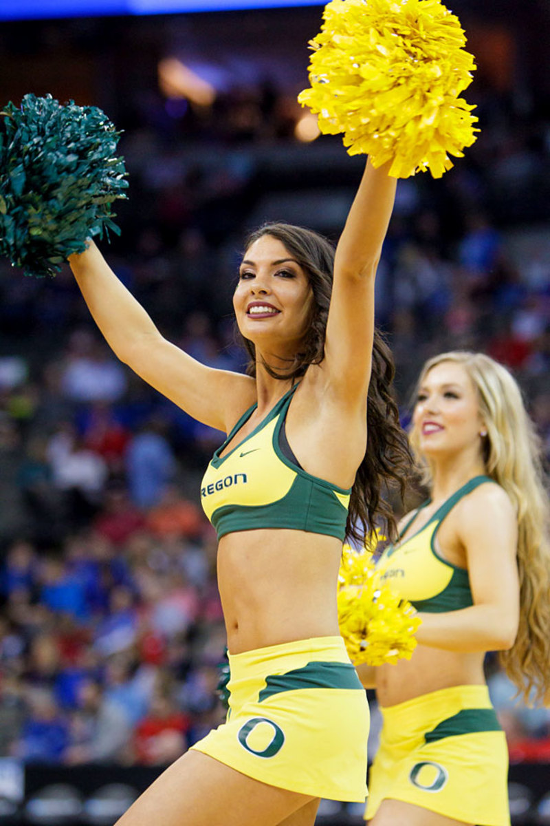 Oregon-cheerleaders-CBG1503200441_Oklahoma_State_v_Oregon.jpg