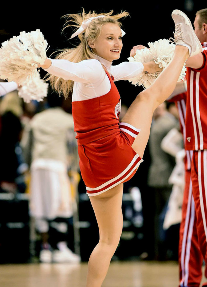 Ohio-State-cheerleaders-X159392_TK1_0513.jpg