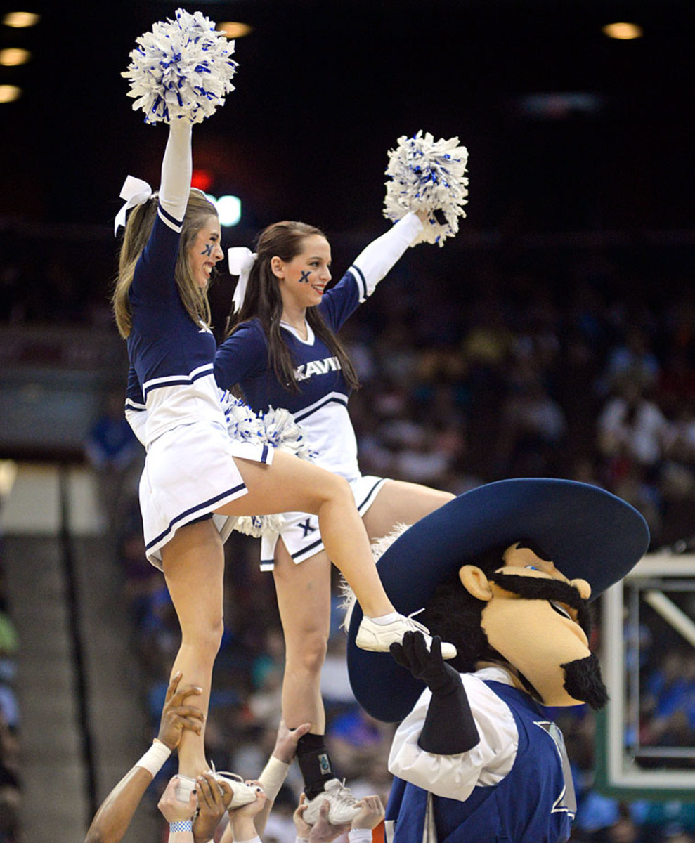 Xavier-cheerleaders-AP931300650871_18.jpg