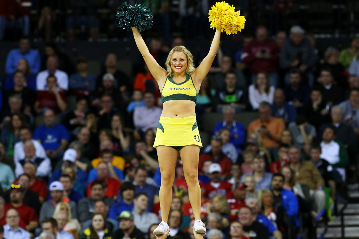 Oregon-cheerleaders-467087150_10.jpg