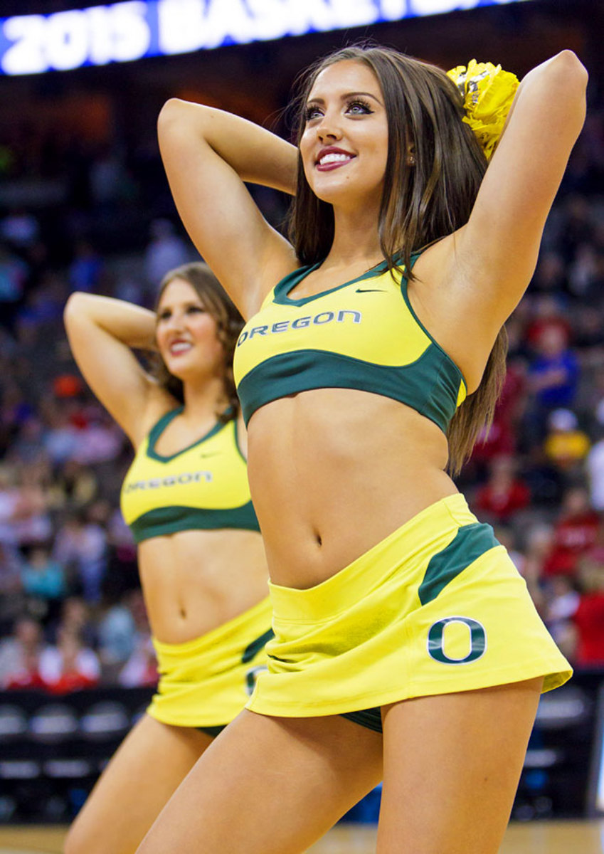 Oregon-cheerleaders-CBG1503200482_Oklahoma_State_v_Oregon.jpg