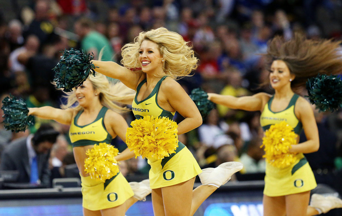 Oregon-cheerleaders-467075138_10.jpg