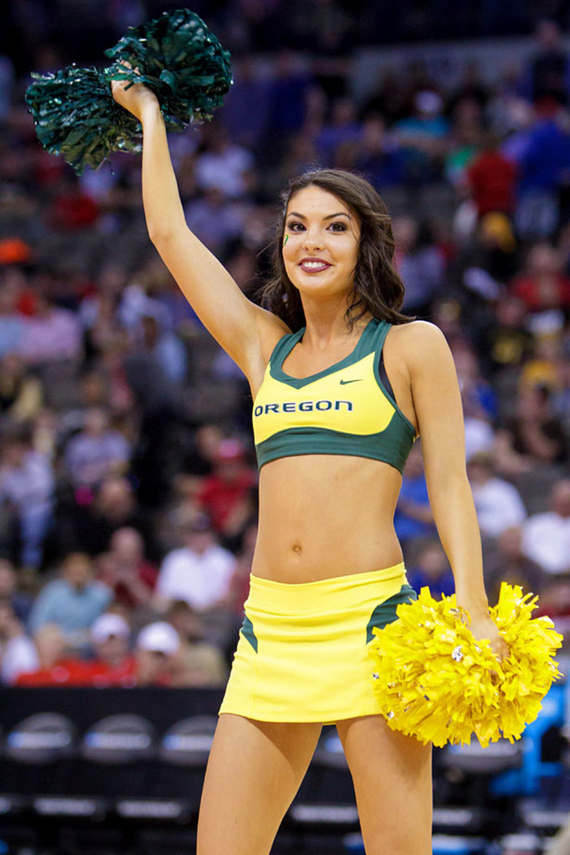 Oregon-cheerleaders-CBG1503200384_Oklahoma_State_v_Oregon.jpg