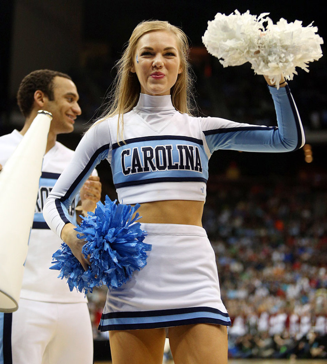 North-Carolina-cheerleaders-DFH150320945_North_Carolina_vs_Arkansa.jpg