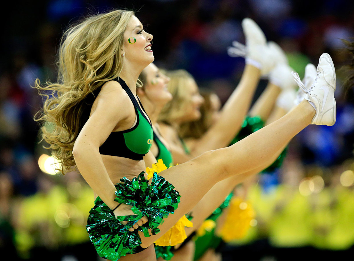Oregon-cheerleaders-467297704.jpg