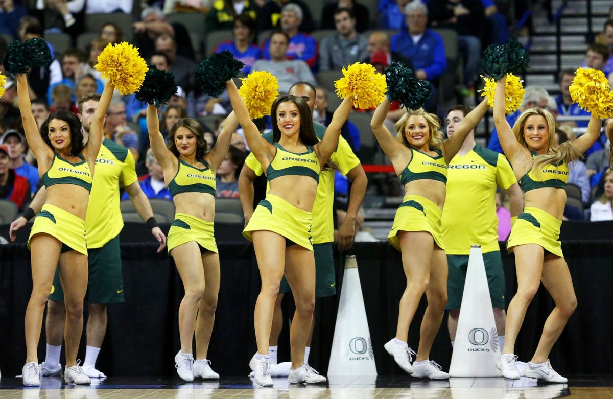 Oregon-cheerleaders-467075918_10.jpg
