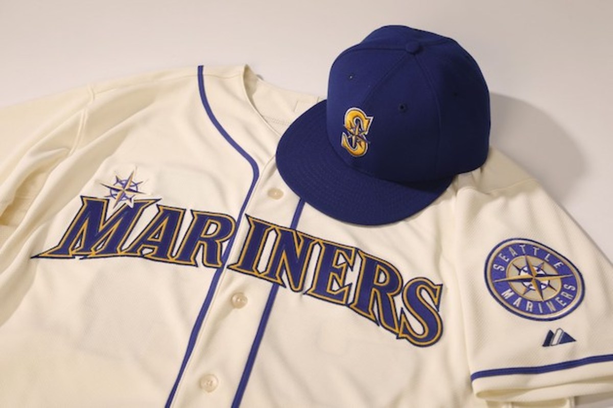 white mariners jersey