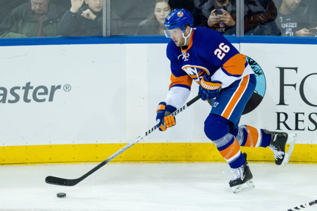 Being scratched before Tuesday's game in Winnipeg could indicate Thomas Vanek's stay with the Islanders could be a short one. (David Hahn/Icon SMI)