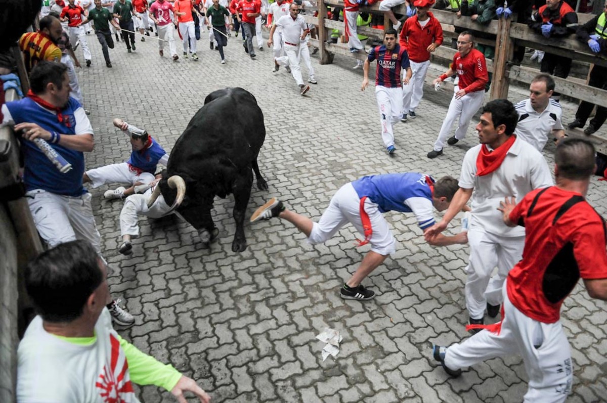 pamplona running of the bulls bill hillman gored2