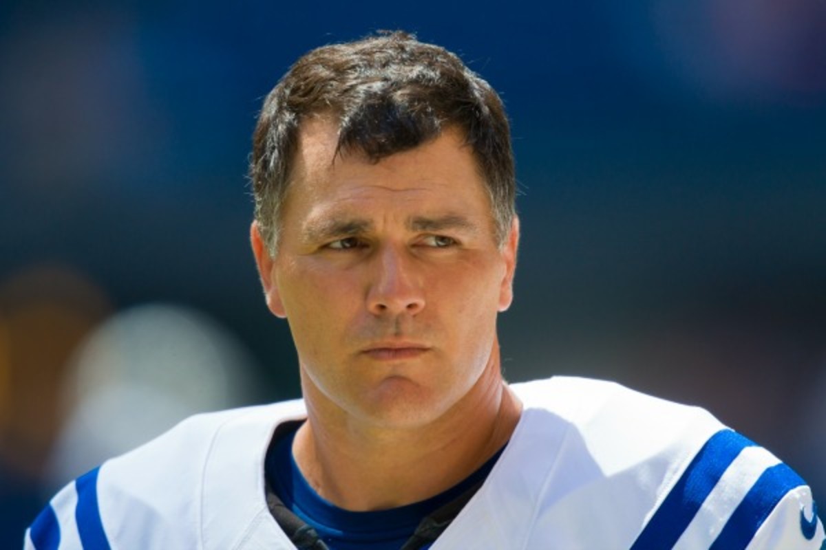 Placekicker Adam Vinatieri will return to the Indianapolis Colts on a two-year contract.