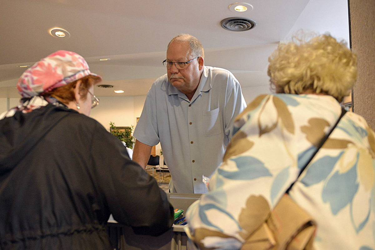 Mike Holmgren, ex-Packers and Seahawks coach, settles into retirement