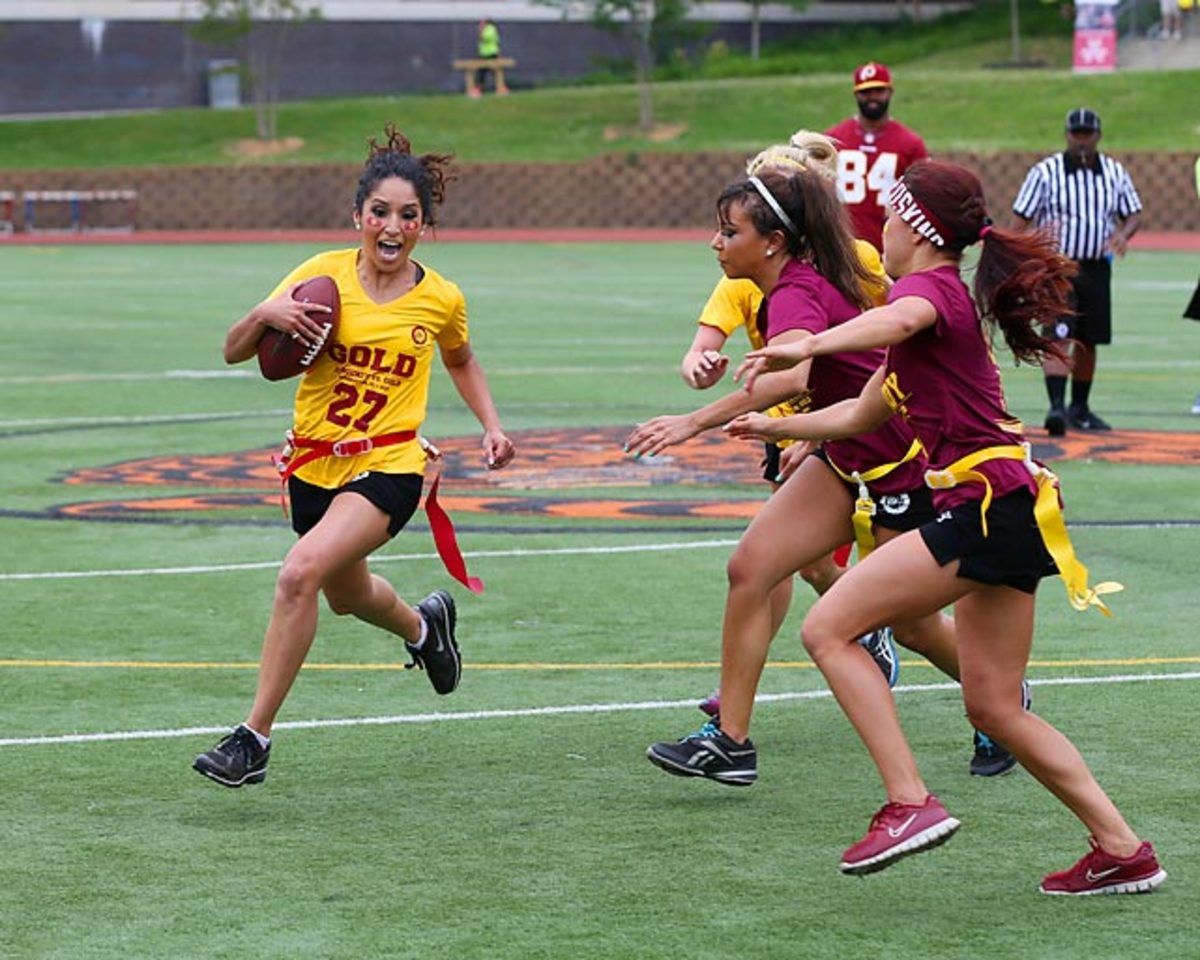Washington-Redskins-cheerleaders-BEA_5465A.jpg