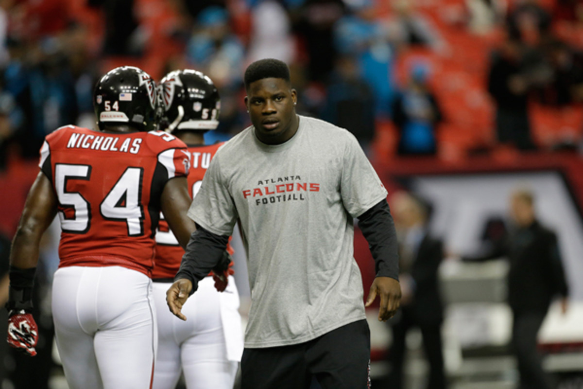It's been tough for Sean Weatherspoon to stay healthy. (John Bazemore/AP)