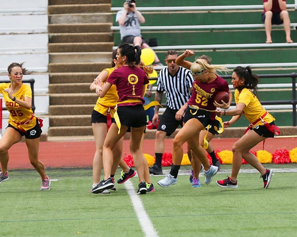 Washington-Redskins-cheerleaders-BEA_4945A.jpg
