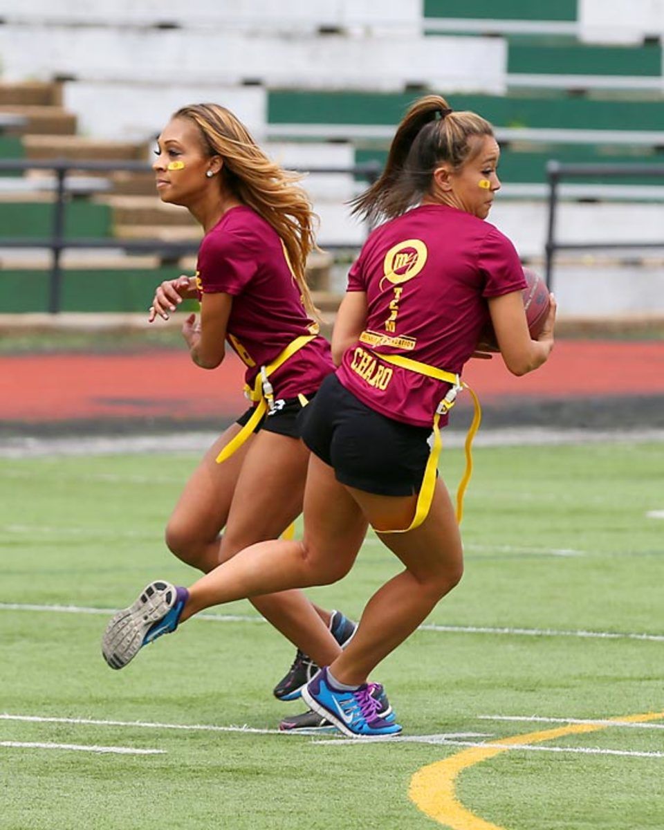 Washington-Redskins-cheerleaders-BEA_4870A.jpg