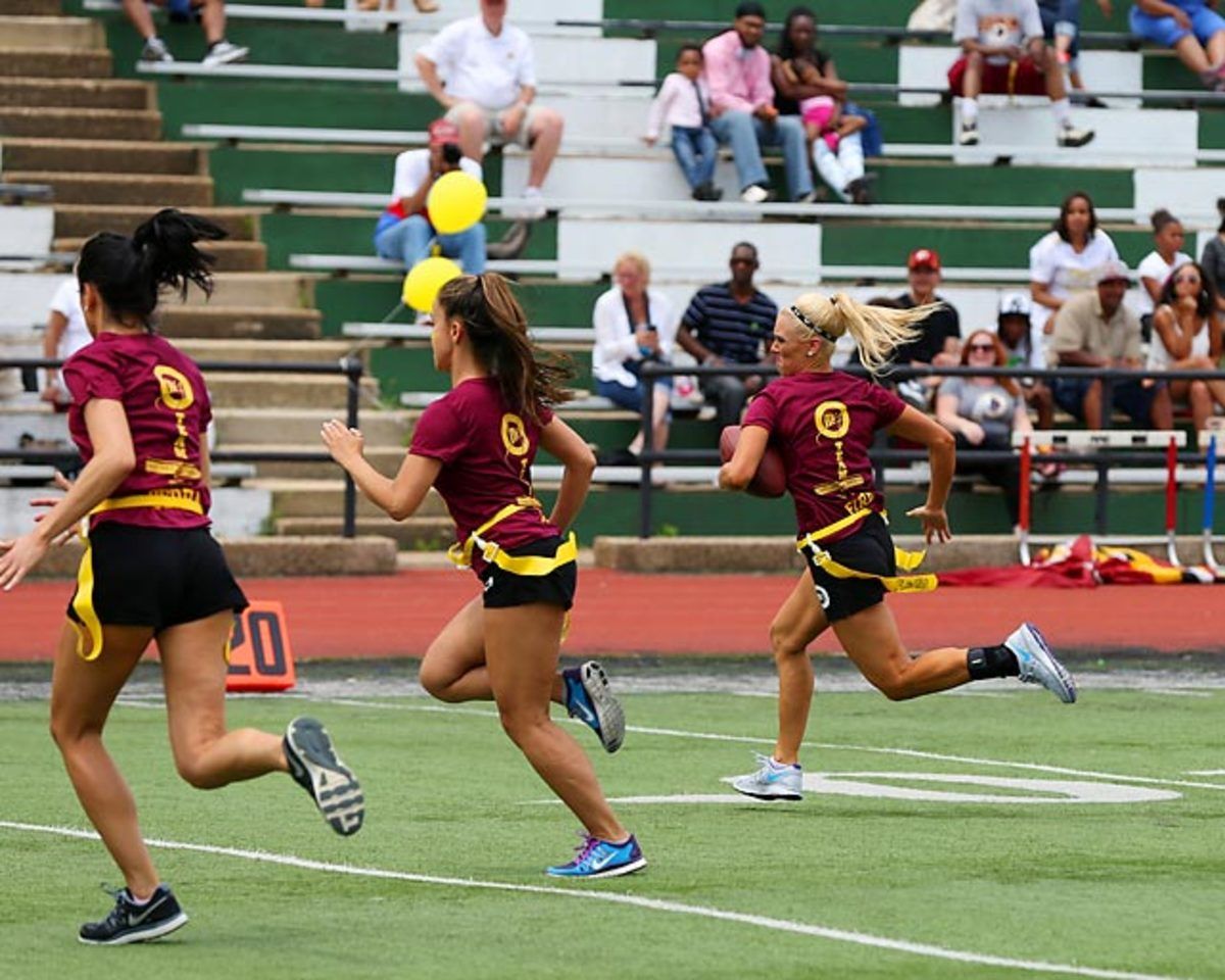Washington-Redskins-cheerleaders-BEA_4918A.jpg