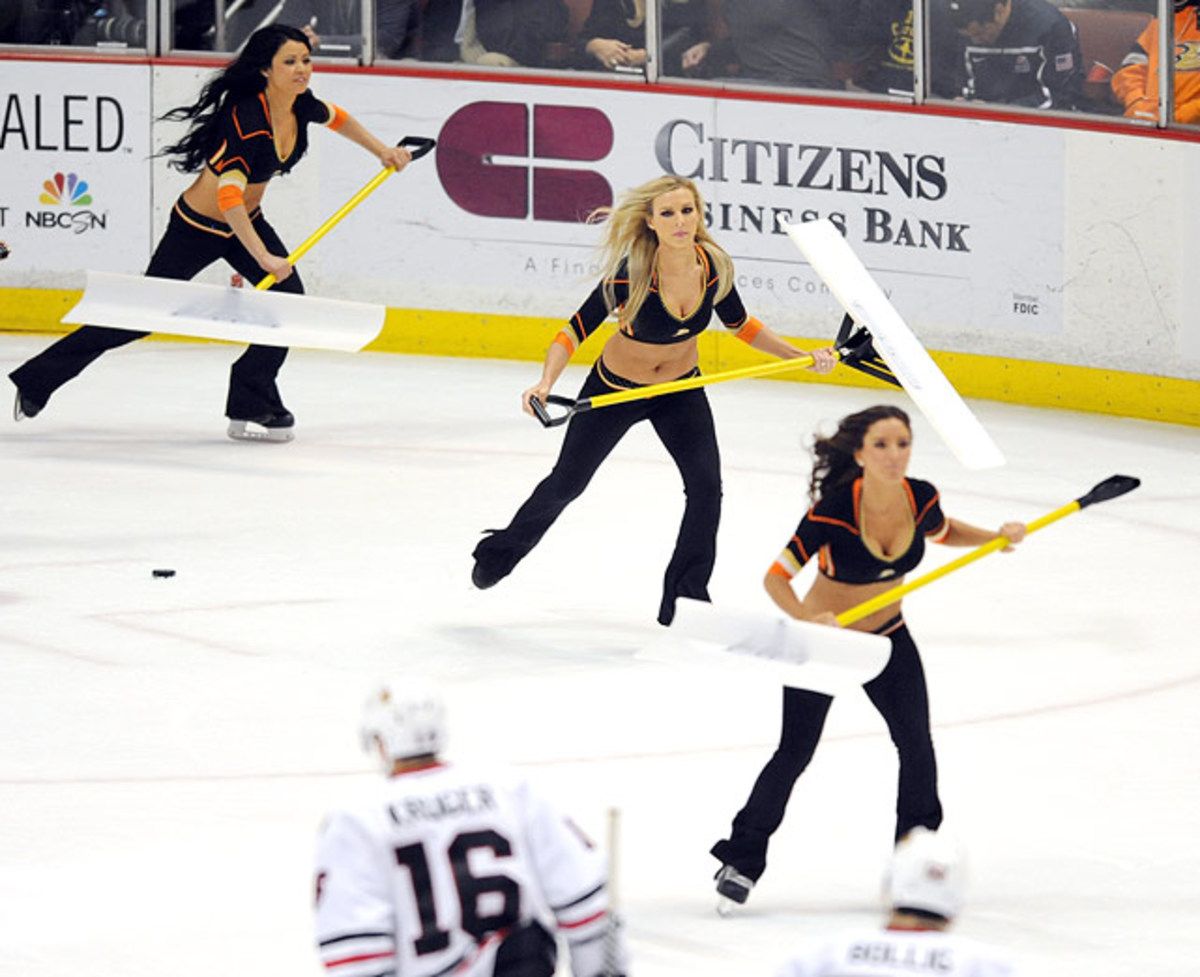 140304161619-anaheim-ducks-power-players-ice-girls-506142195010-blackhawks-at-ducks-single-image-cut.jpg