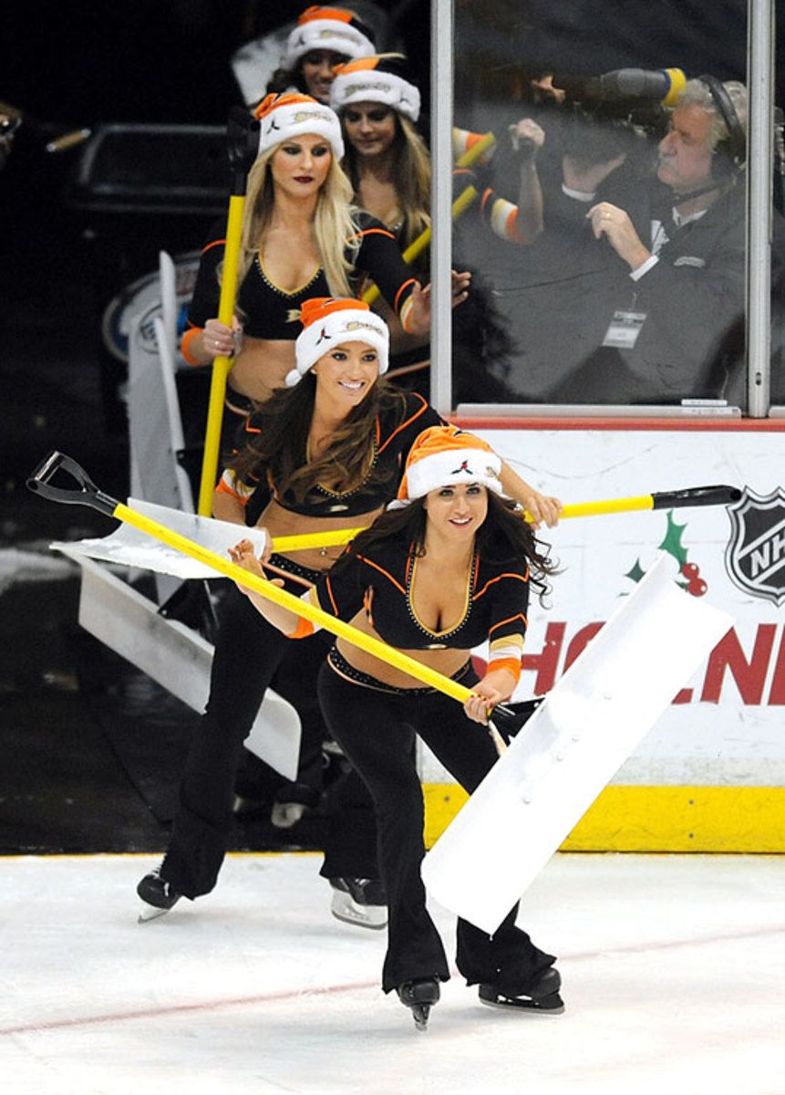 140304161550-anaheim-ducks-power-players-ice-girls-506132195729-islanders-at-ducks-single-image-cut.jpg