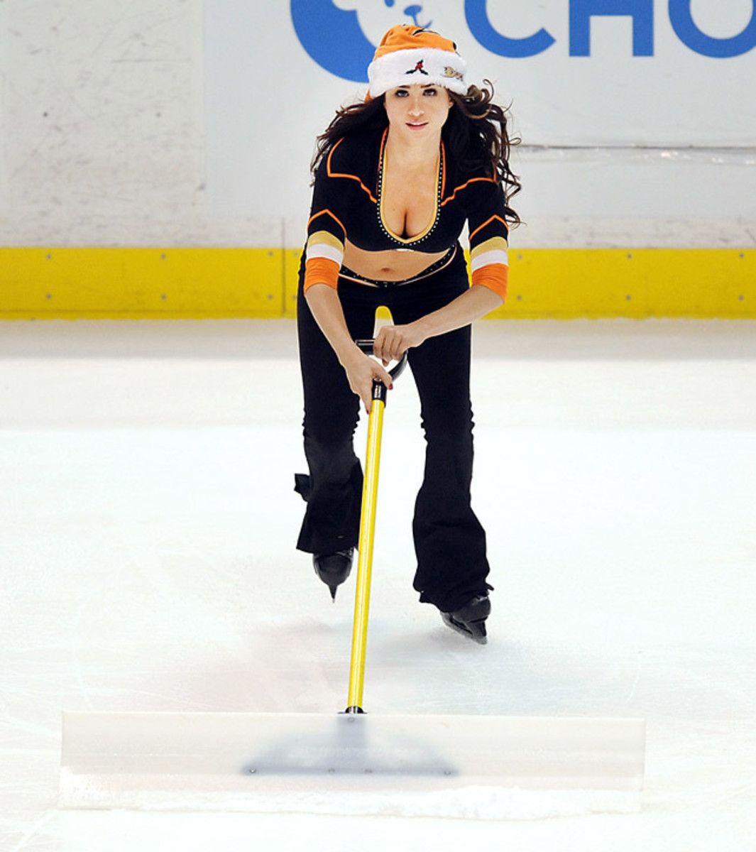 140304161558-anaheim-ducks-power-players-ice-girls-506132195751-islanders-at-ducks-single-image-cut.jpg