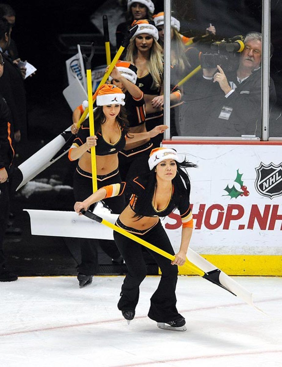 140304161553-anaheim-ducks-power-players-ice-girls-506132195750-islanders-at-ducks-single-image-cut.jpg