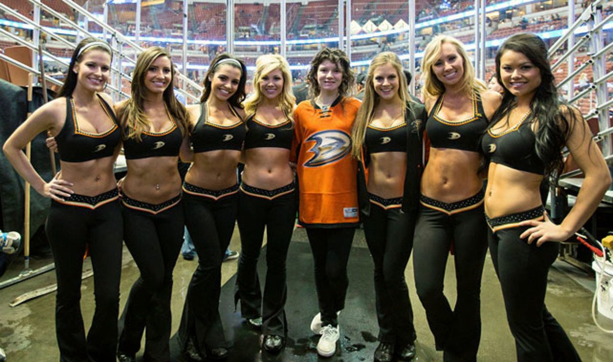 140304161648-anaheim-ducks-power-players-ice-girls-cfa140204001-blue-jackets-at-ducks-single-image-cut.jpg