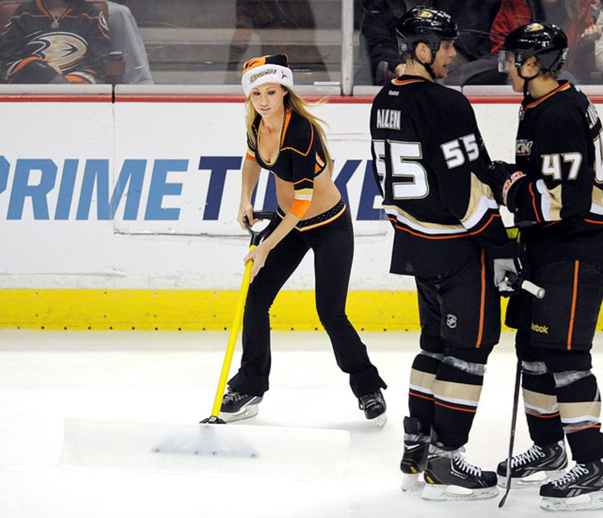 140304161607-anaheim-ducks-power-players-ice-girls-506132195754-islanders-at-ducks-single-image-cut.jpg