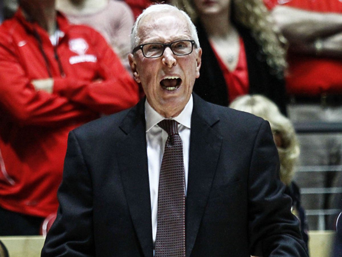 There was plenty for Steve Fisher to yell about as his San Diego State squad struggled badly vs. New Mexico. (AP)