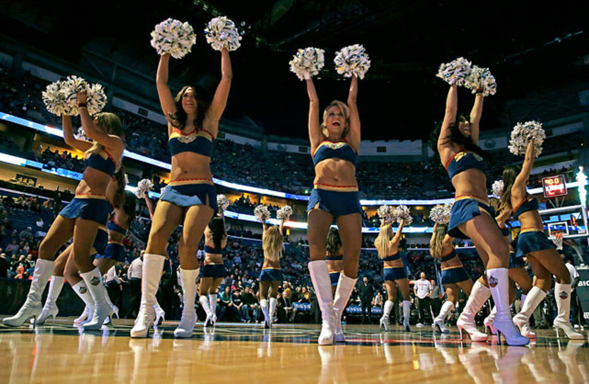 140213191931-new-orleans-pelicans-dancers-5b31b41fa3b14e1f8052e134a4fbfa2a-0-single-image-cut.jpg