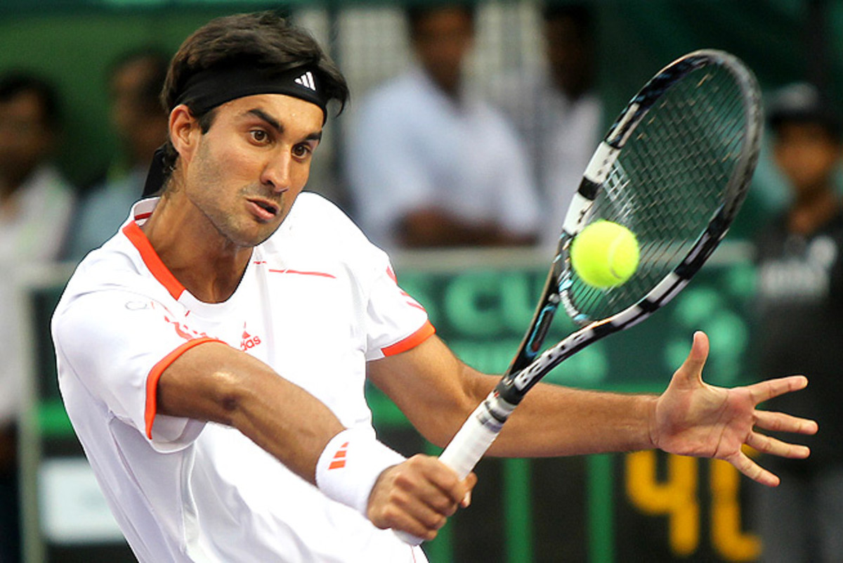 Yuki Bhambri dominated the first set against Fabio Fognini, and the two were tied when Fognini retired.