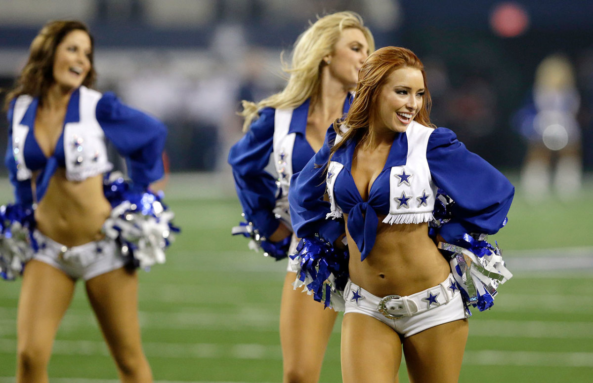 Dallas-Cowboys-cheerleaders-AP385055636529_1.jpg