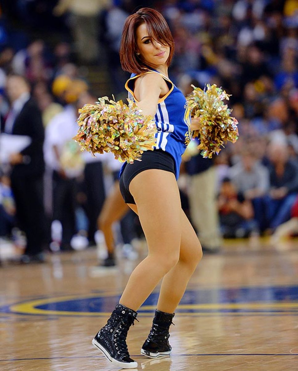 140218182024-golden-state-warrior-girls-456591765-10-single-image-cut.jpg