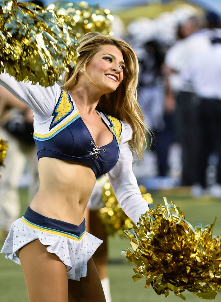 San-Diego-Charger-Girls-cheerleaders-AP102603421582_3.jpg
