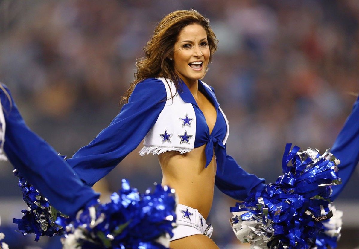 Dallas-Cowboys-cheerleaders-454309728.jpg