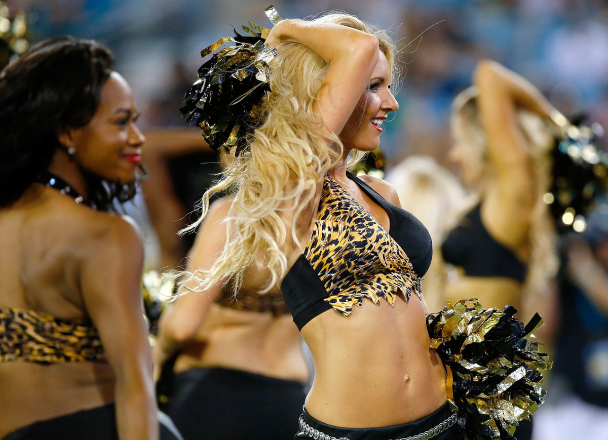 Jacksonville-Jaguars-The-Roar-cheerleaders-454309352.jpg