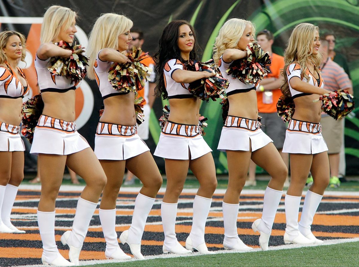 Cincinnati-Bengals-Ben-Gals-cheerleaders-AP995198547359_7.jpg