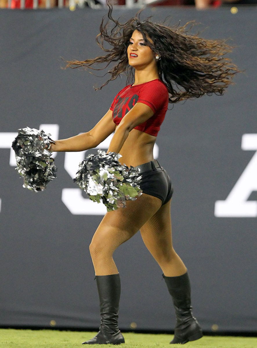 Tampa-Bay-Buccaneers-cheerleaders-357140828018_Redskins_at_Buccaneers.jpg