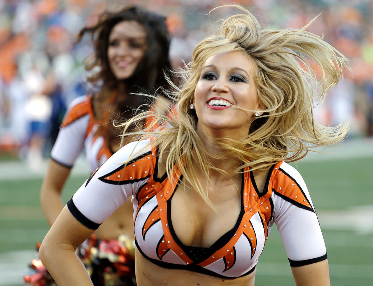 Cincinnati-Bengals-Ben-Gals-cheerleaders-AP720208092936_13.jpg