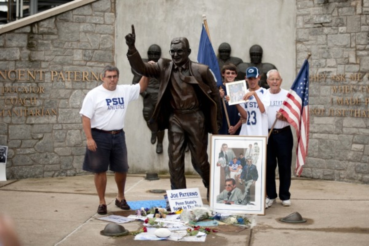 Joe Paterno's statue (Jeff Swensen/Getty Images)