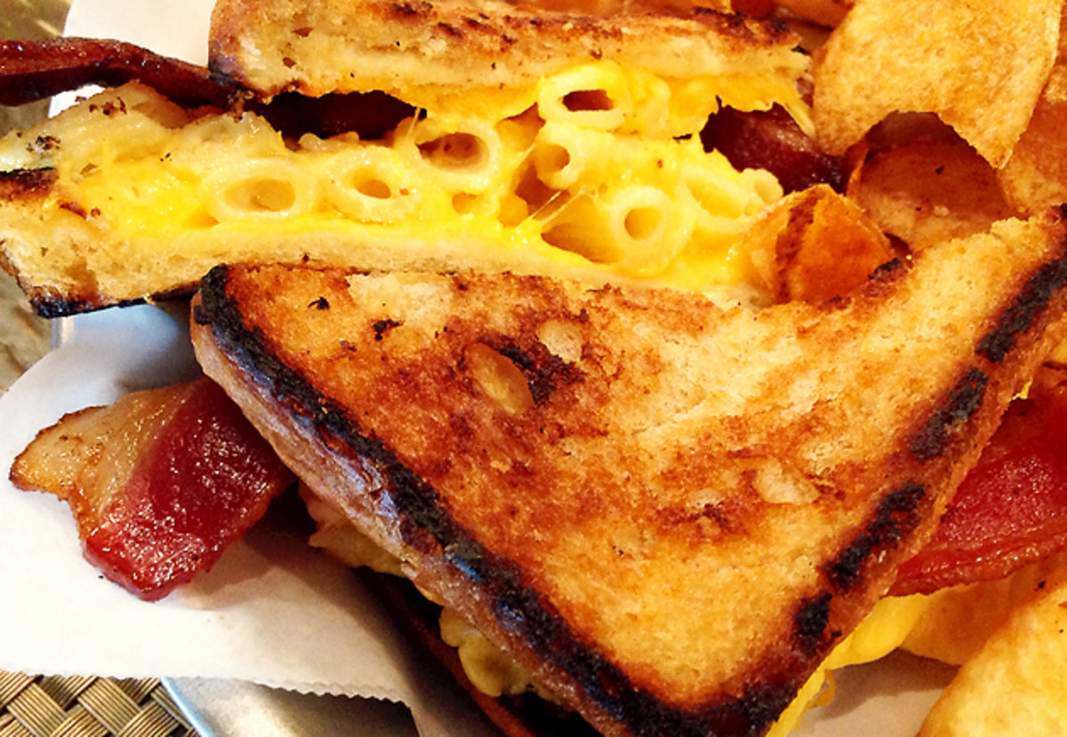 melt-mac-cheese-bacon-three-amigos