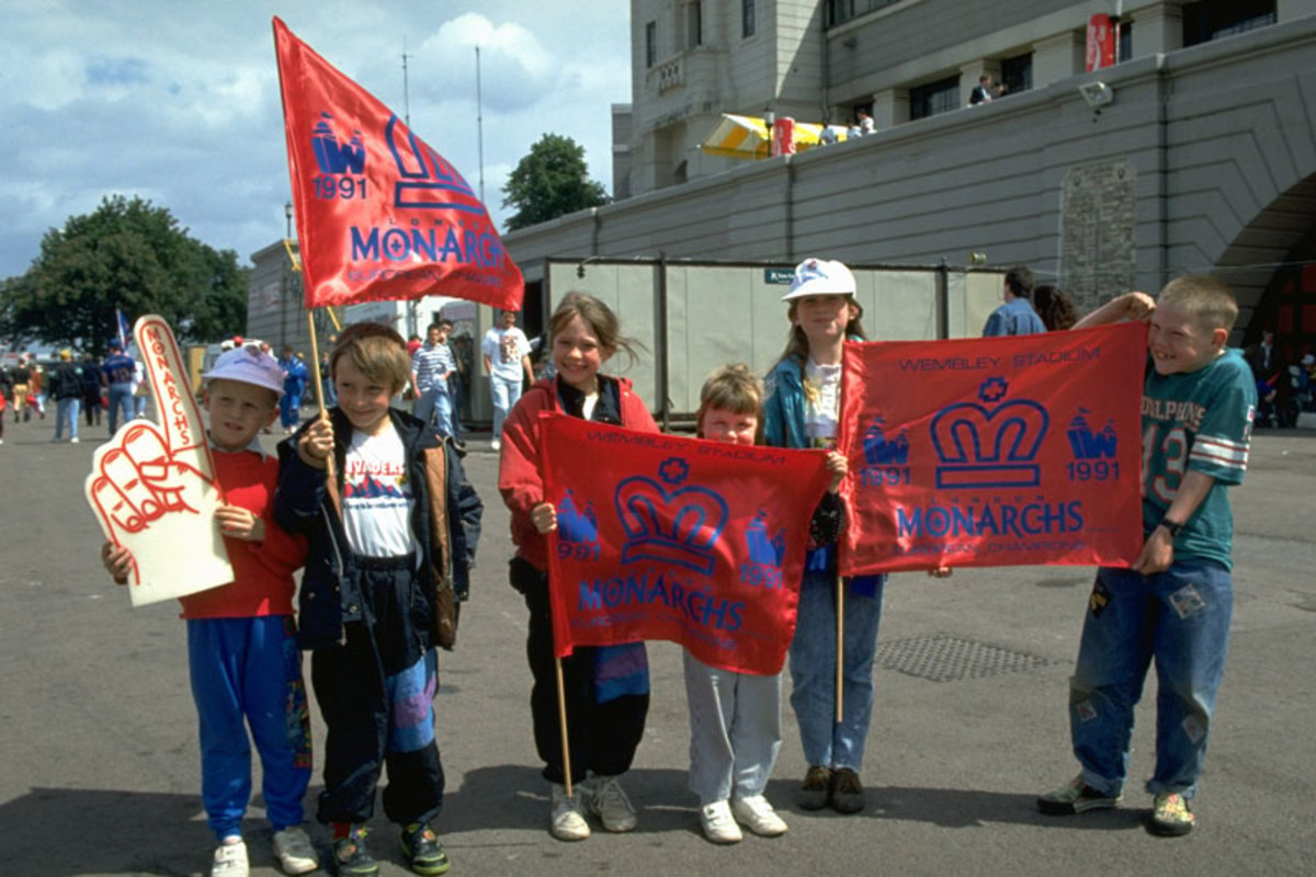 Young London Monarchs fans in 1991. Previous failed efforts in Europe make some fans wary of a franchise in the U.K. (John Iacono/Sports Illustrated)