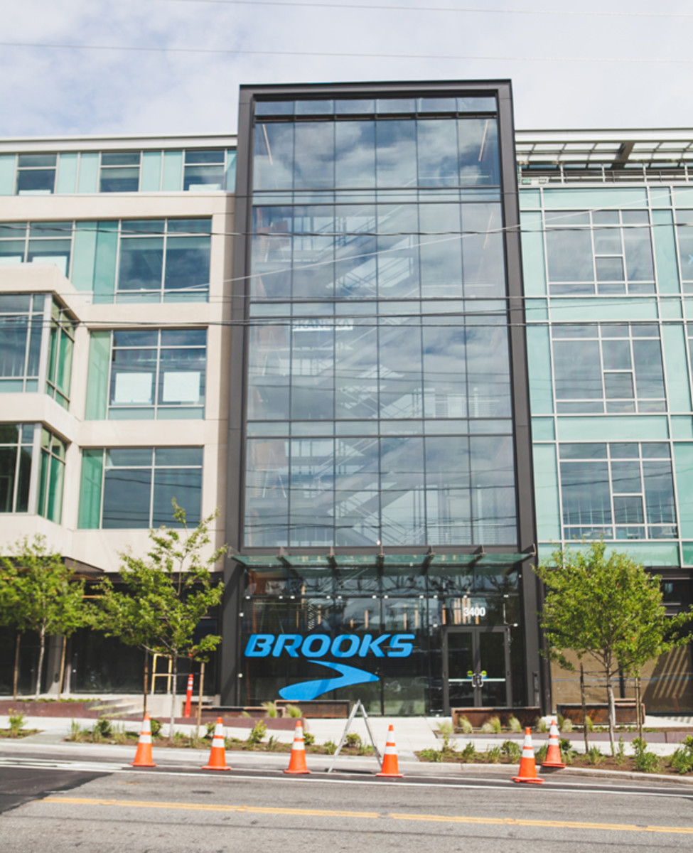 brooks shoes headquarters